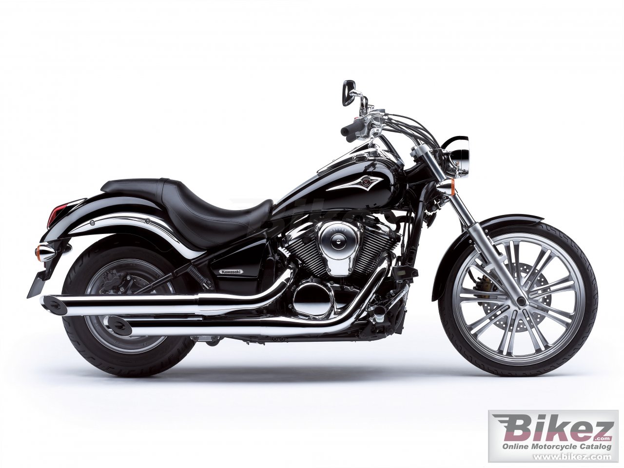 Big Kawasaki vulcan 900 custom picture and wallpaper from Bikez.com